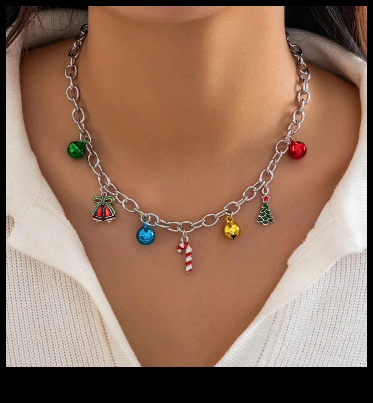 Splendoarea sculptată: împodobește-ți gâtul în arta chokerelor noastre