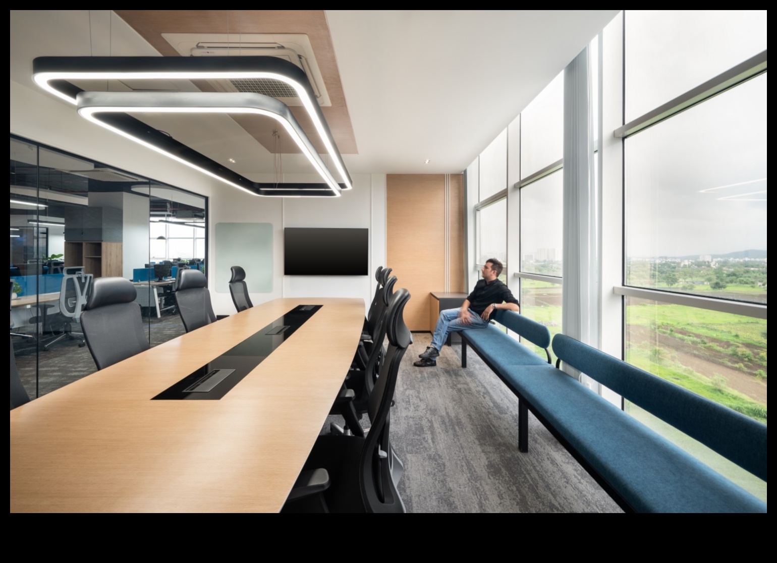 Smart Office Showcase: Tehnologii de nouă generație care modelează spațiile de lucru moderne