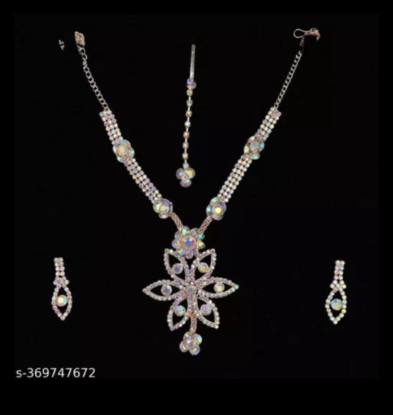 Regal Radiance: Îmbrățișează frumusețea majestuoasă cu stilurile noastre de colier Regal