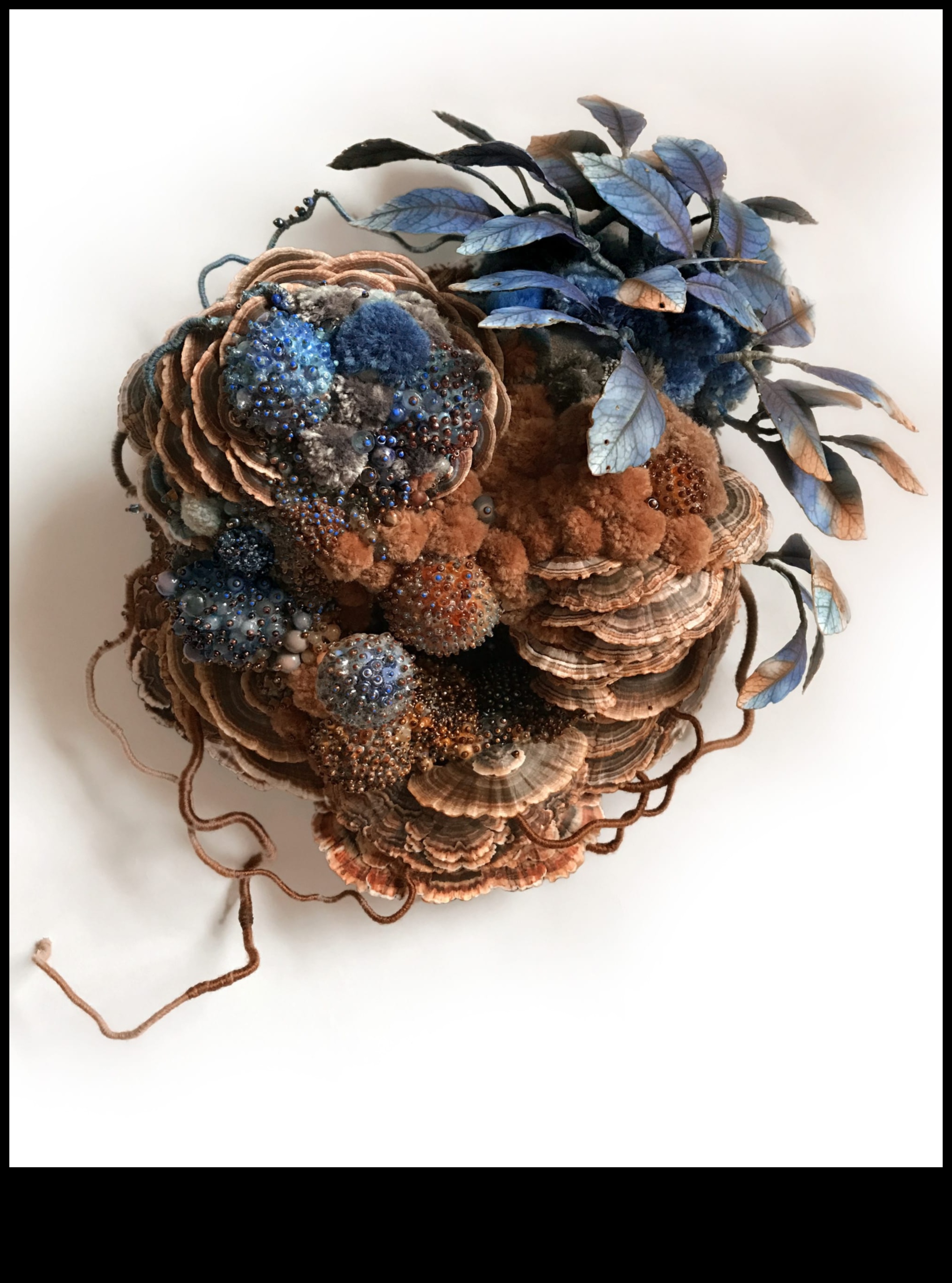 Colaj caleidoscopic care îmbină realul și suprarealul în ansambluri de artă pop 7 Colaj caleidoscopic: fuzionarea realităților în ansambluri de artă pop