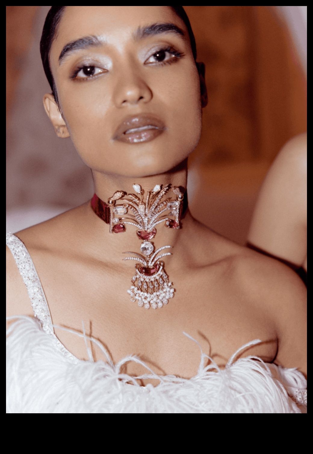 Glamour modern: definește-ți stilul cu choker-uri contemporane