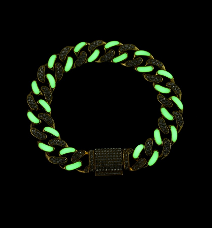 Legături luminoase: leagă-ți stilul cu chokerele noastre strălucitoare