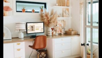 Care sunt câteva idei de decor de birou boeme cu accesorii colorate pentru birou Boho?