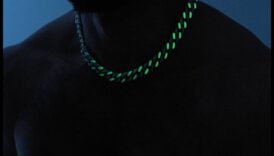 Legături luminoase: leagă-ți stilul cu chokerele noastre strălucitoare