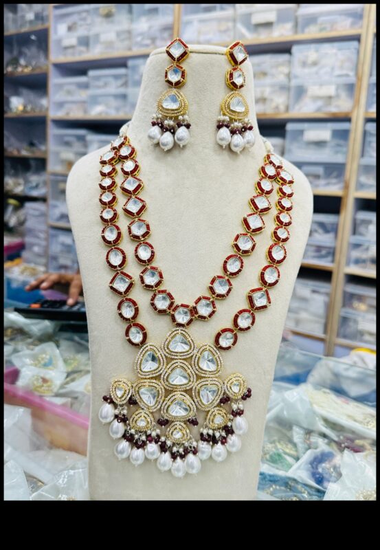 Regal Radiance: Îmbrățișează frumusețea majestuoasă cu stilurile noastre de colier Regal