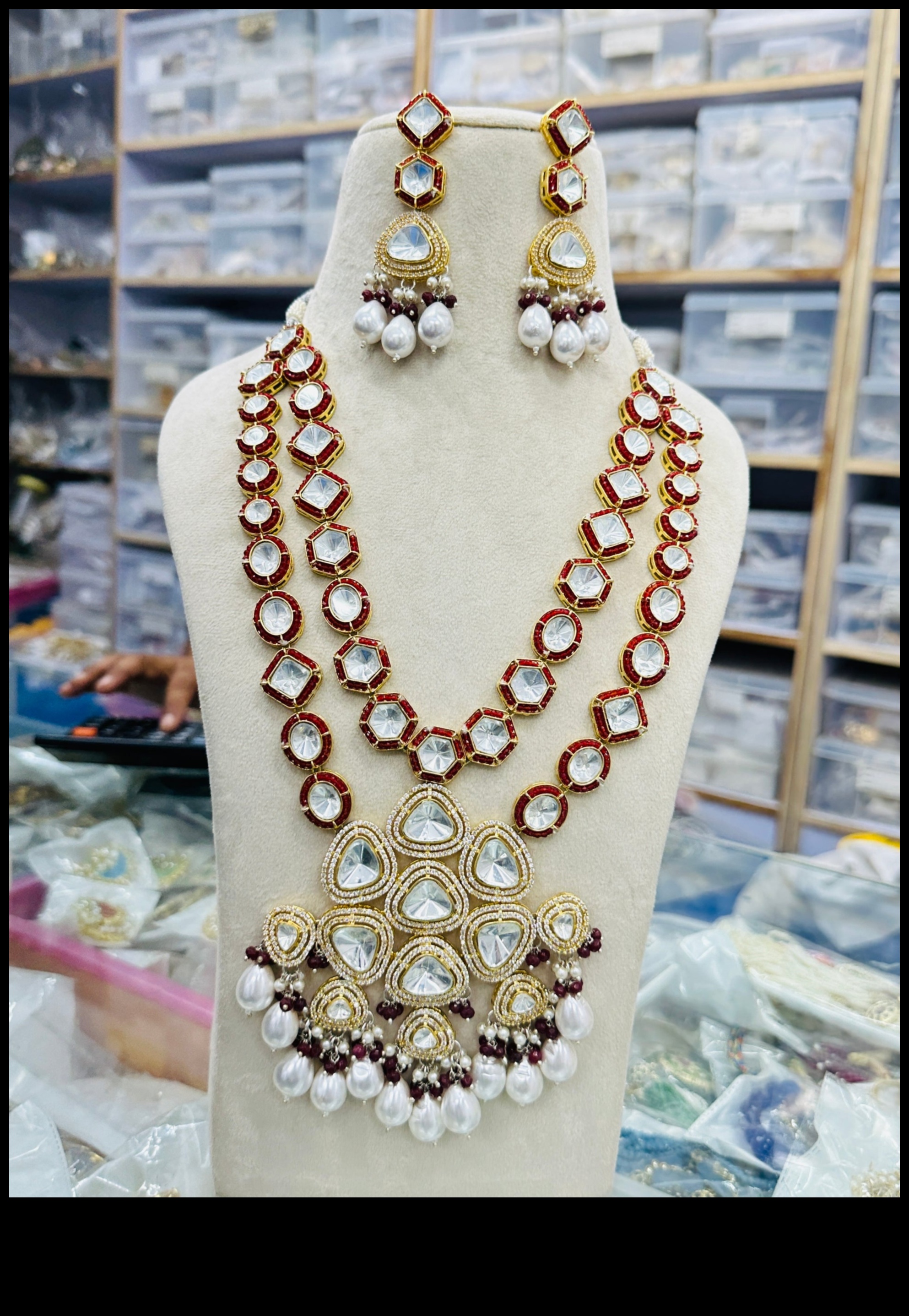 Regal Radiance: Îmbrățișează frumusețea majestuoasă cu stilurile noastre de colier Regal